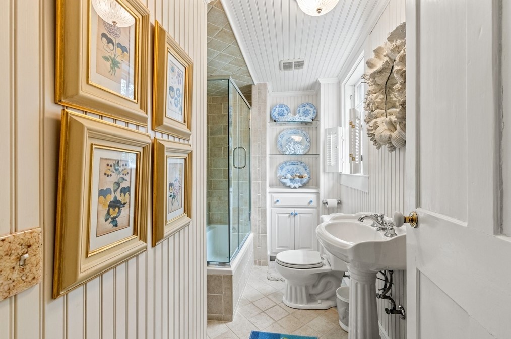 4259 Main St, Barnstable MA 02630-1140 exterior