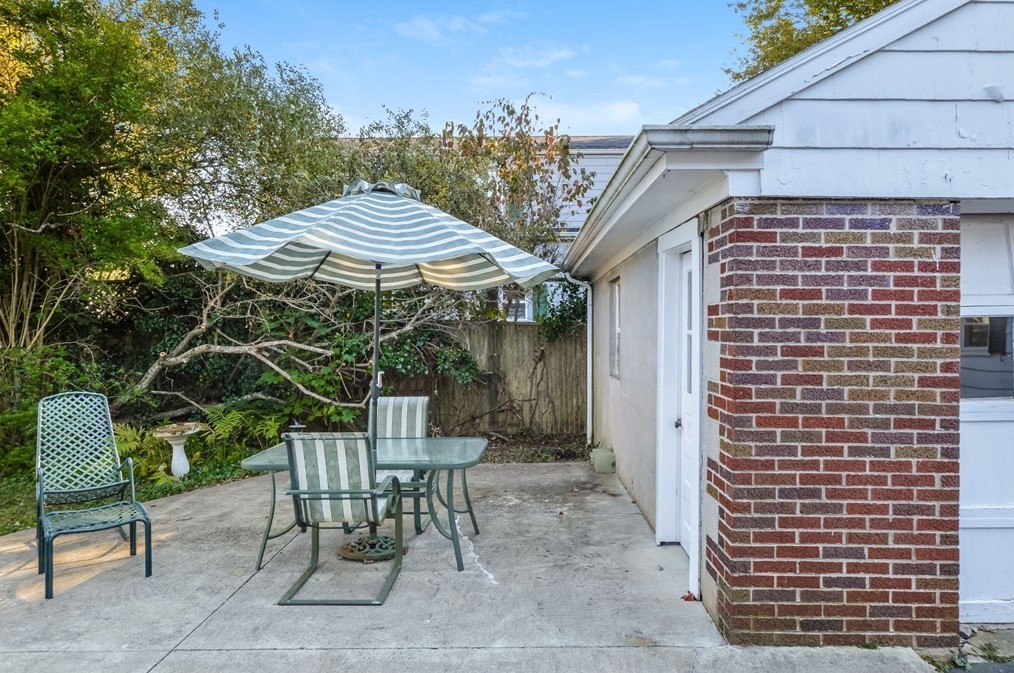 190 Plymouth St, New Bedford MA 02740-2256 exterior