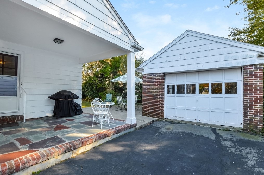 190 Plymouth St, New Bedford MA 02740-2256 exterior