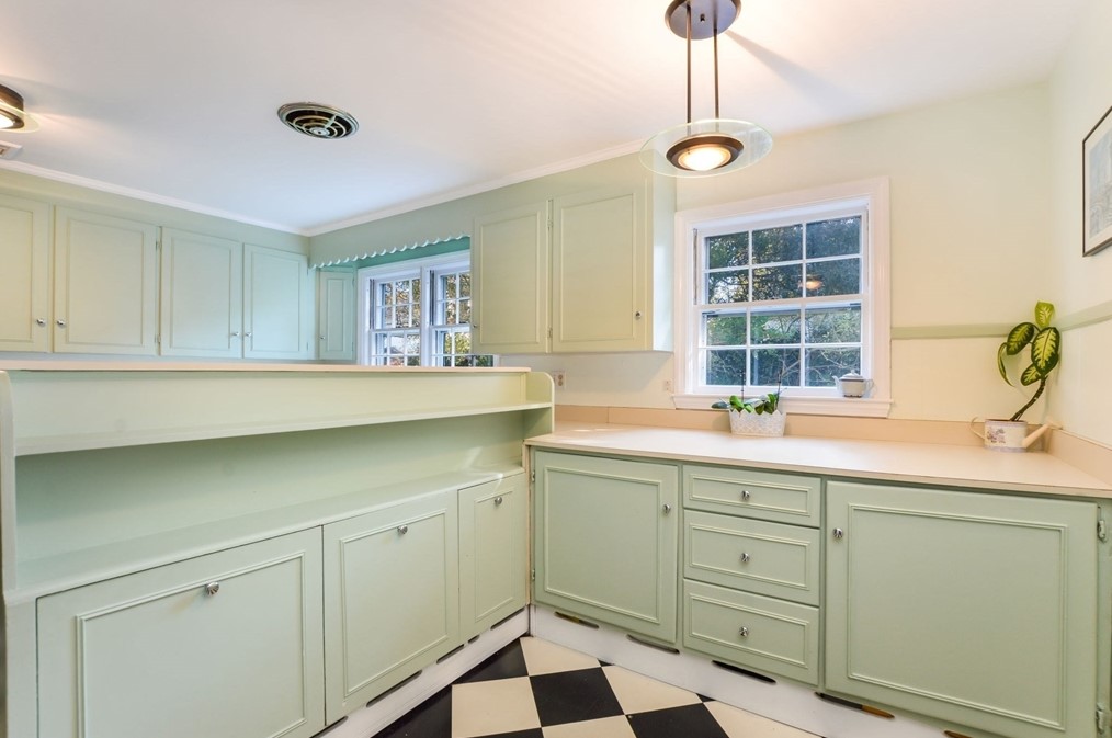 190 Plymouth St, New Bedford MA 02740-2256 exterior