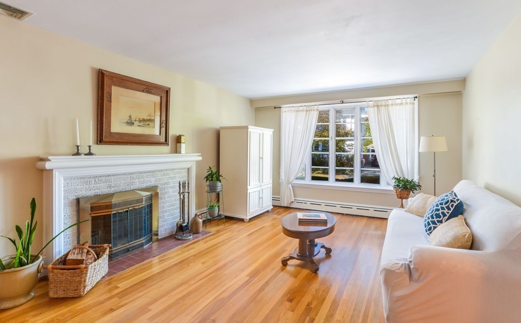 190 Plymouth St, New Bedford MA 02740-2256 exterior