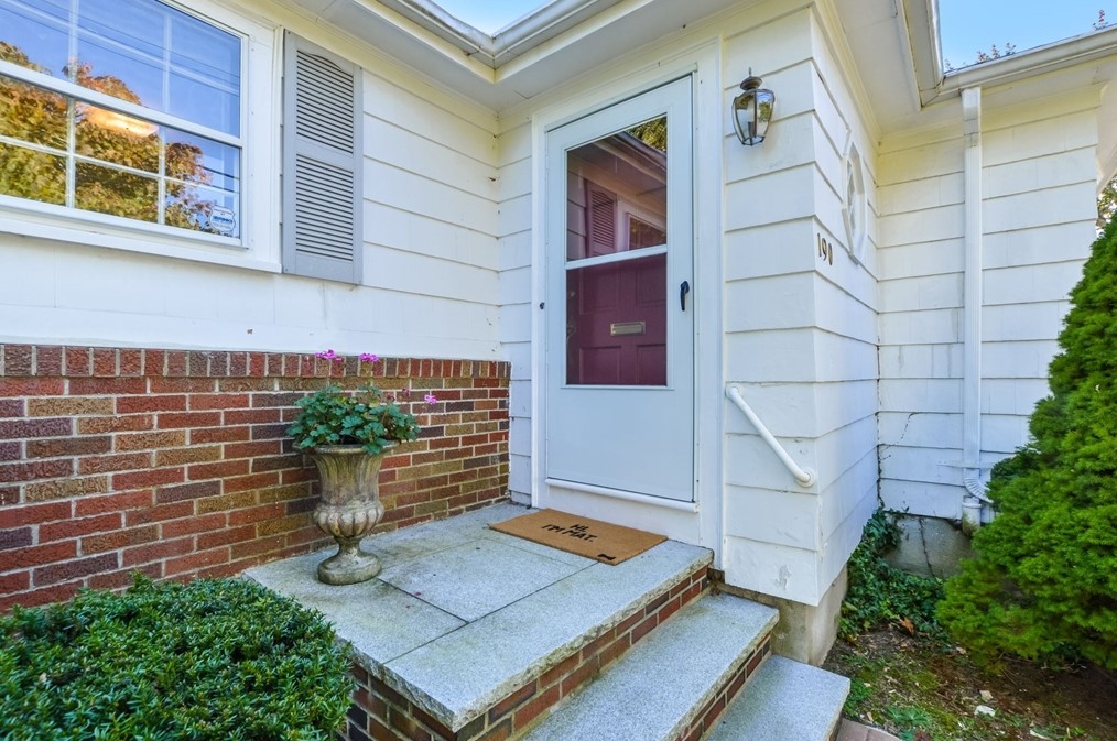 190 Plymouth St, New Bedford MA 02740-2256 exterior