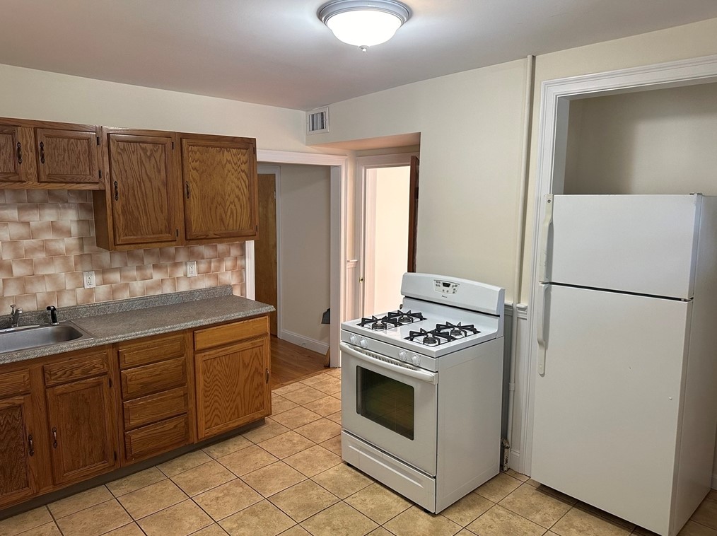 724 Cambridge St, Cambridge MA 02141-1401 exterior