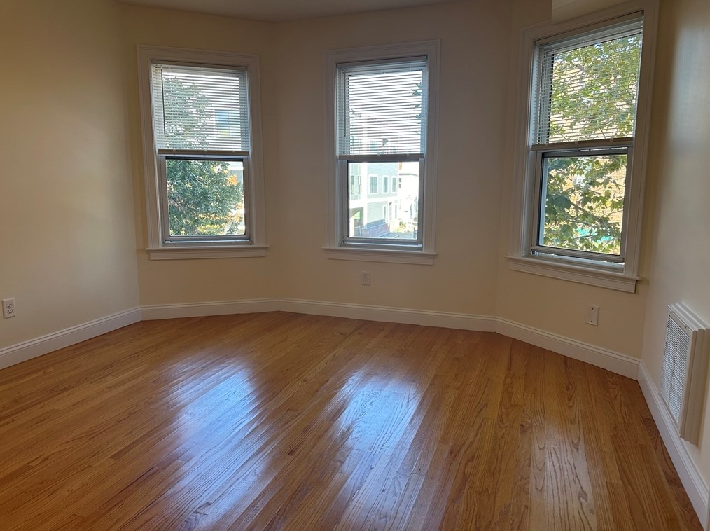 724 Cambridge St, Cambridge MA 02141-1401 exterior