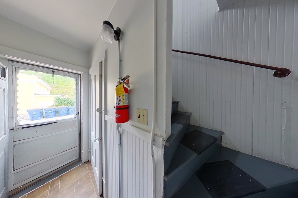 58 Main St, Fairhaven MA 02719-3329 exterior