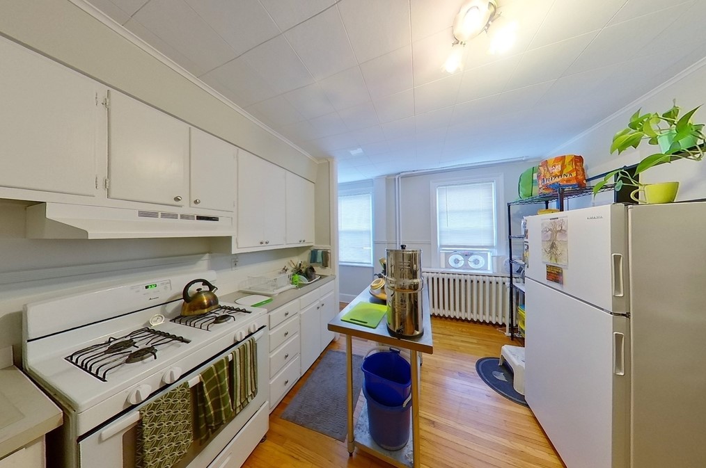 58 Main St, Fairhaven MA 02719-3329 exterior