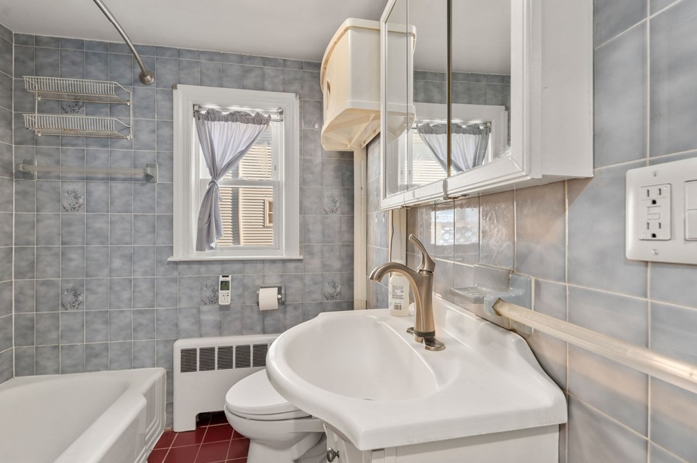 263 Riv St, Newton MA 02465-1435 exterior