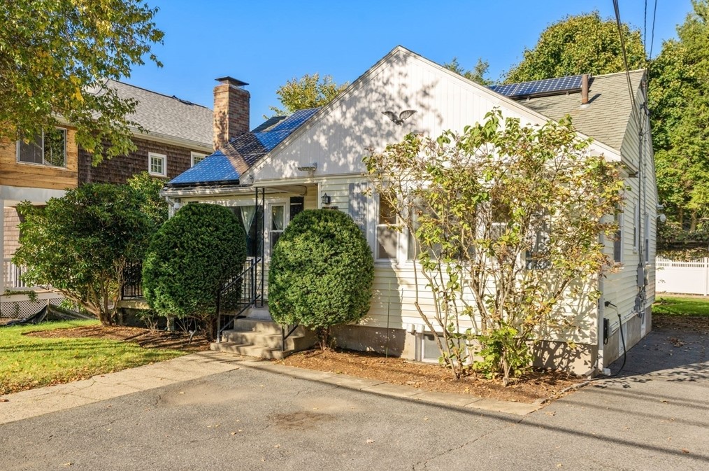 263 Riv St, Newton MA 02465-1435 exterior