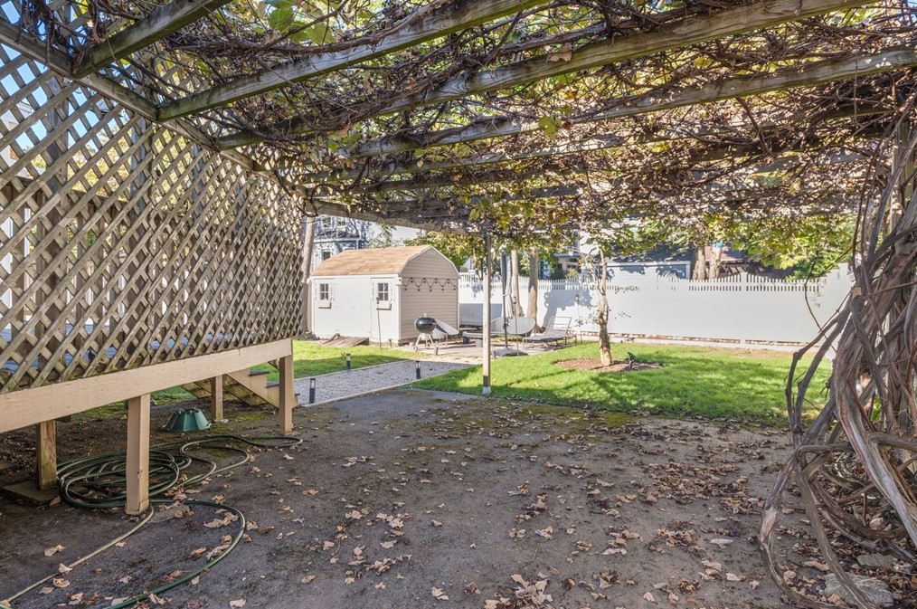 263 Riv St, Newton MA 02465-1435 exterior