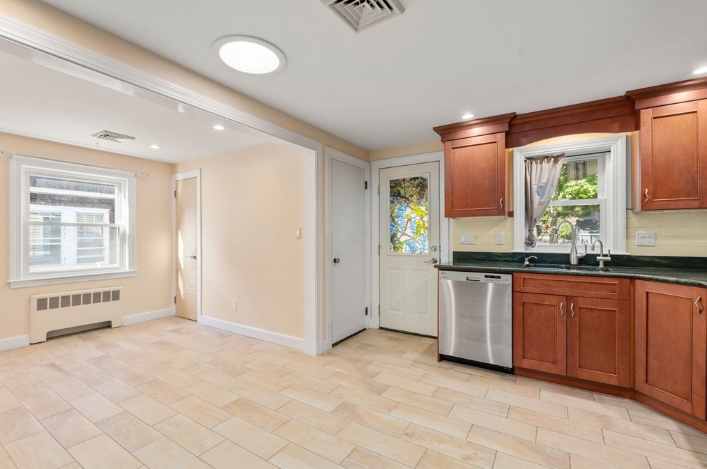 263 Riv St, Newton MA 02465-1435 exterior