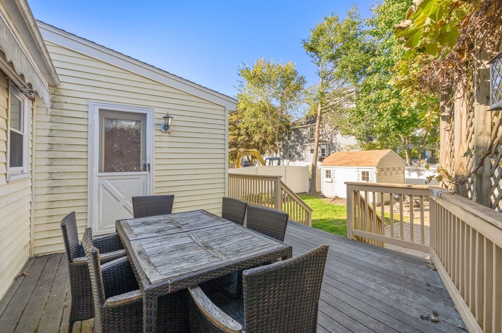 263 Riv St, Newton MA 02465-1435 exterior