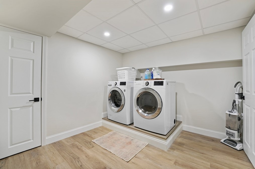 1 Sharon Ave, Dartmouth MA 02747-2334 exterior