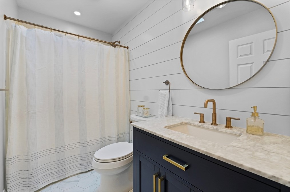 1 Sharon Ave, Dartmouth MA 02747-2334 exterior