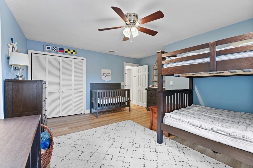 1 Sharon Ave, Dartmouth MA 02747-2334 exterior