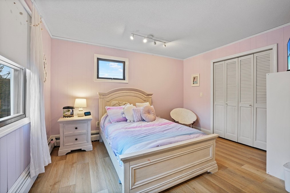 1 Sharon Ave, Dartmouth MA 02747-2334 exterior