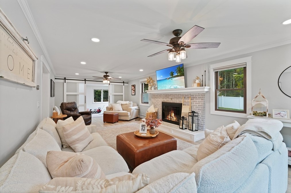 1 Sharon Ave, Dartmouth MA 02747-2334 exterior