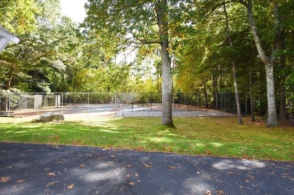 225 Lincoln St, Duxbury MA 02332-3632 exterior