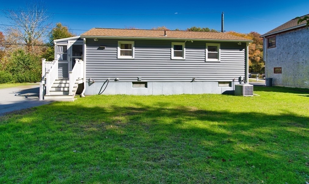 99 Alpha St, Dartmouth MA 02747-4005 exterior