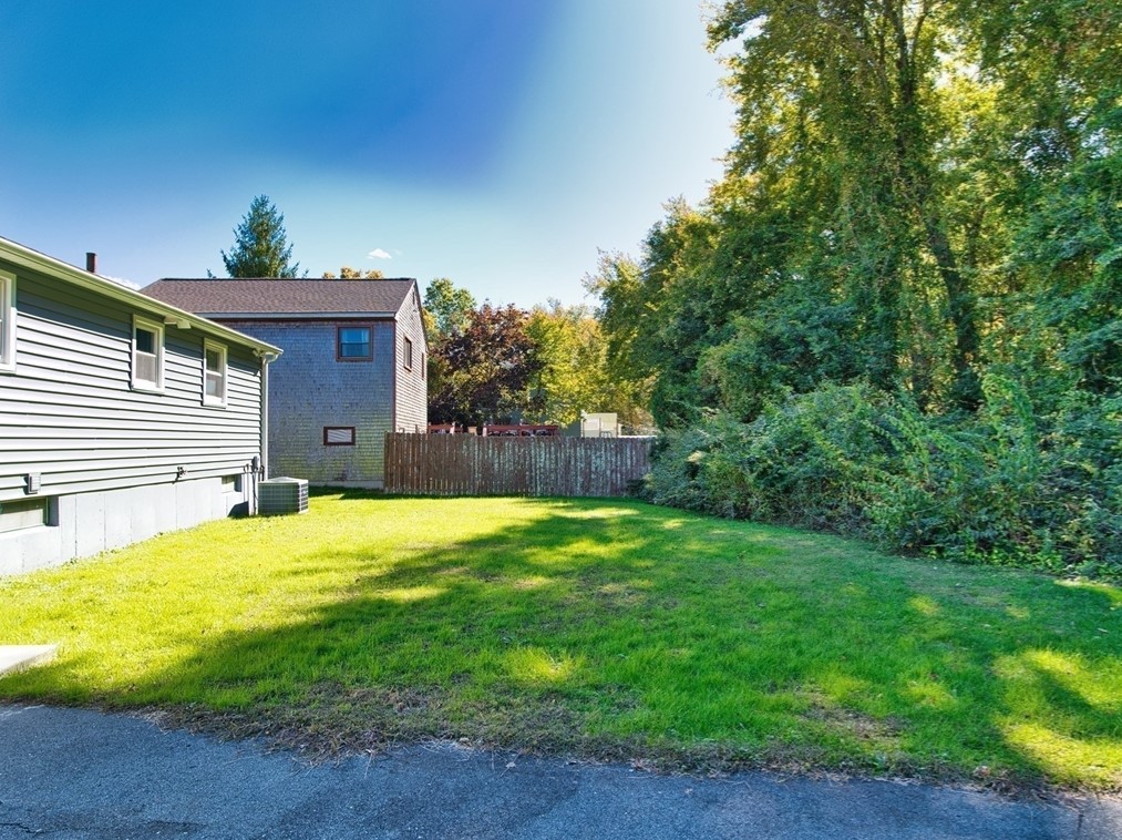 99 Alpha St, Dartmouth MA 02747-4005 exterior