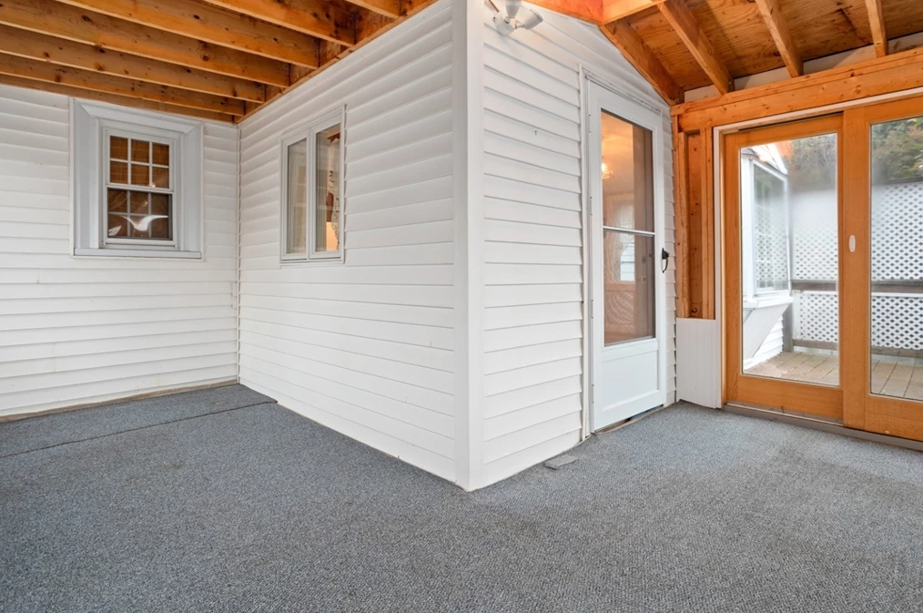 11 Elmwood Cir, Peabody MA 01960-4805 exterior