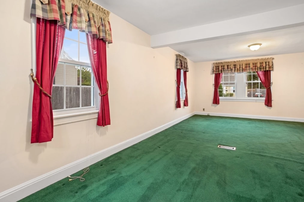 11 Elmwood Cir, Peabody MA 01960-4805 exterior