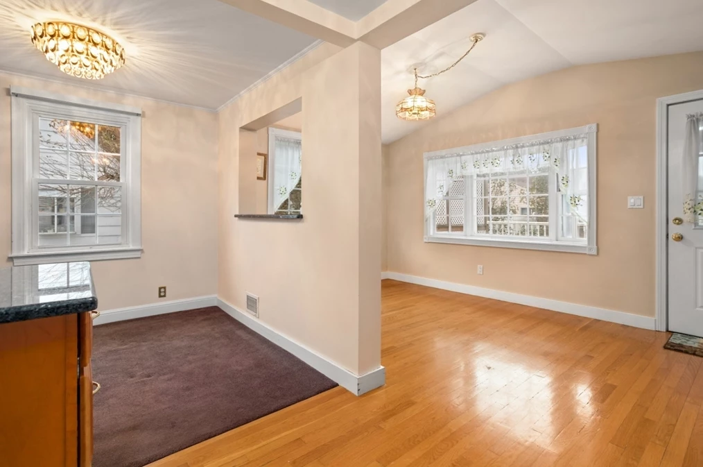 11 Elmwood Cir, Peabody MA 01960-4805 exterior