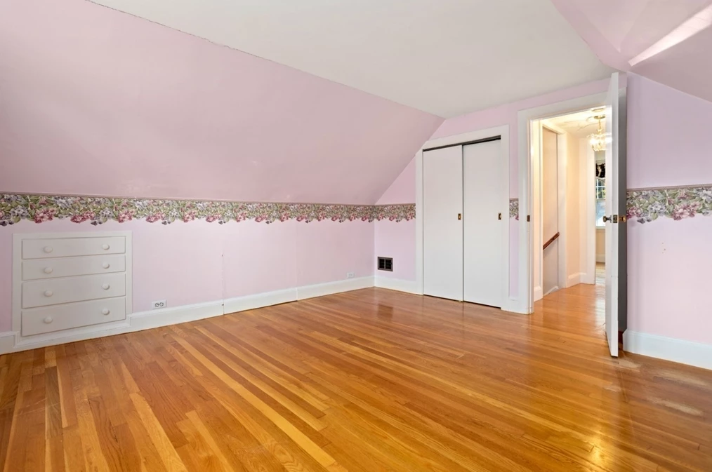 11 Elmwood Cir, Peabody MA 01960-4805 exterior