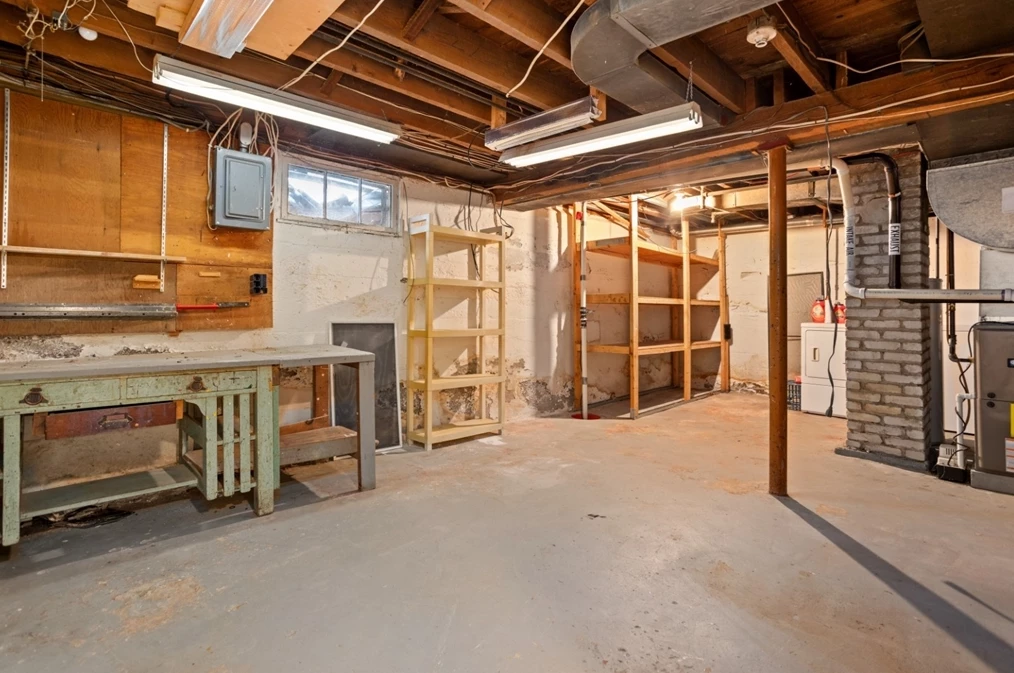 11 Elmwood Cir, Peabody MA 01960-4805 exterior