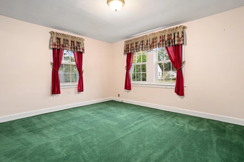 11 Elmwood Cir, Peabody MA 01960-4805 exterior