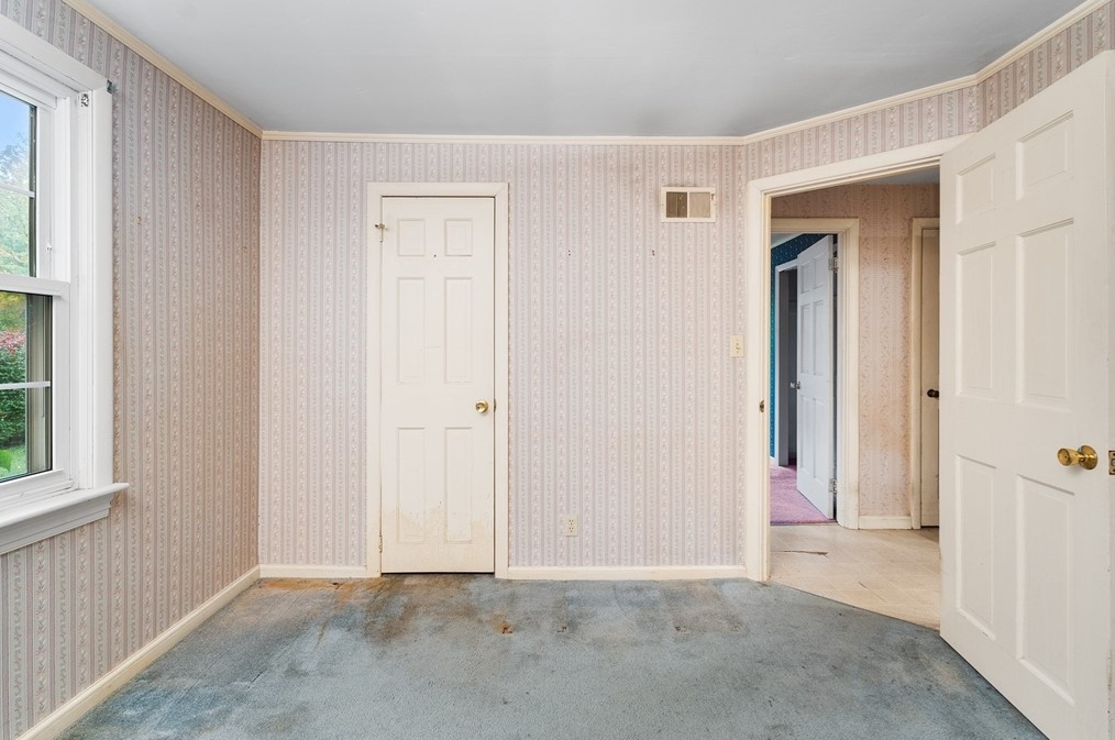 451 Pleasant St, Raynham MA 02767-1647 exterior