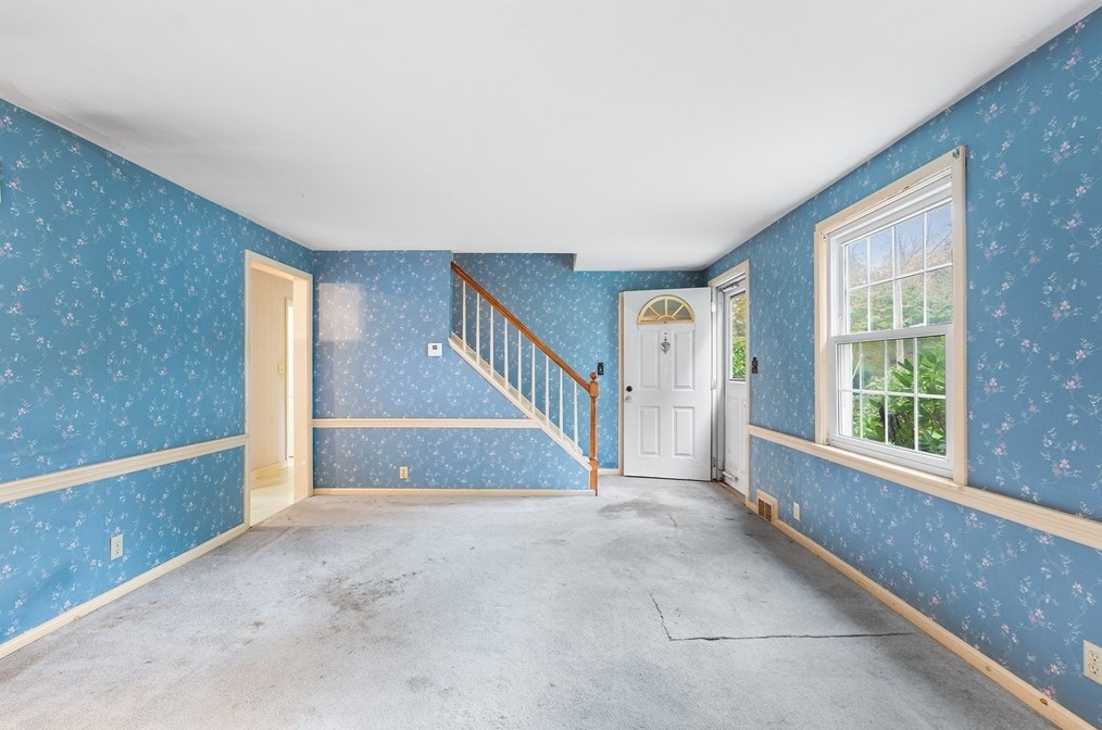 451 Pleasant St, Raynham MA 02767-1647 exterior