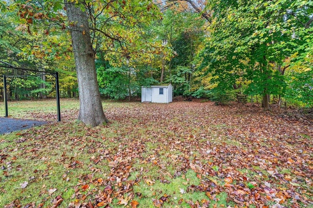 451 Pleasant St, Raynham MA 02767-1647 exterior