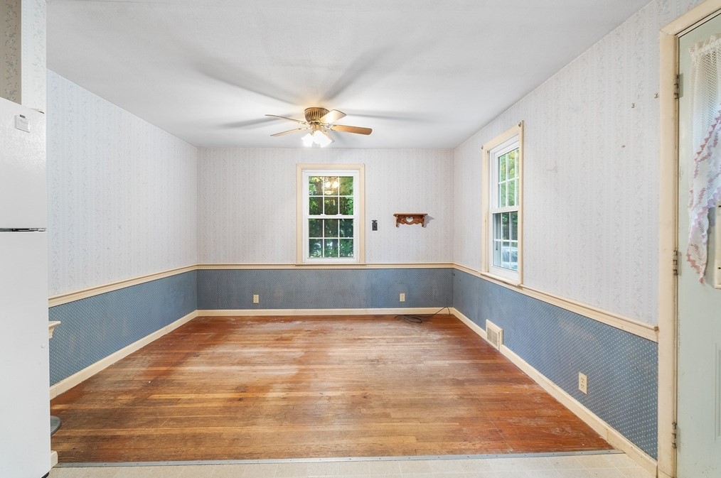 451 Pleasant St, Raynham MA 02767-1647 exterior