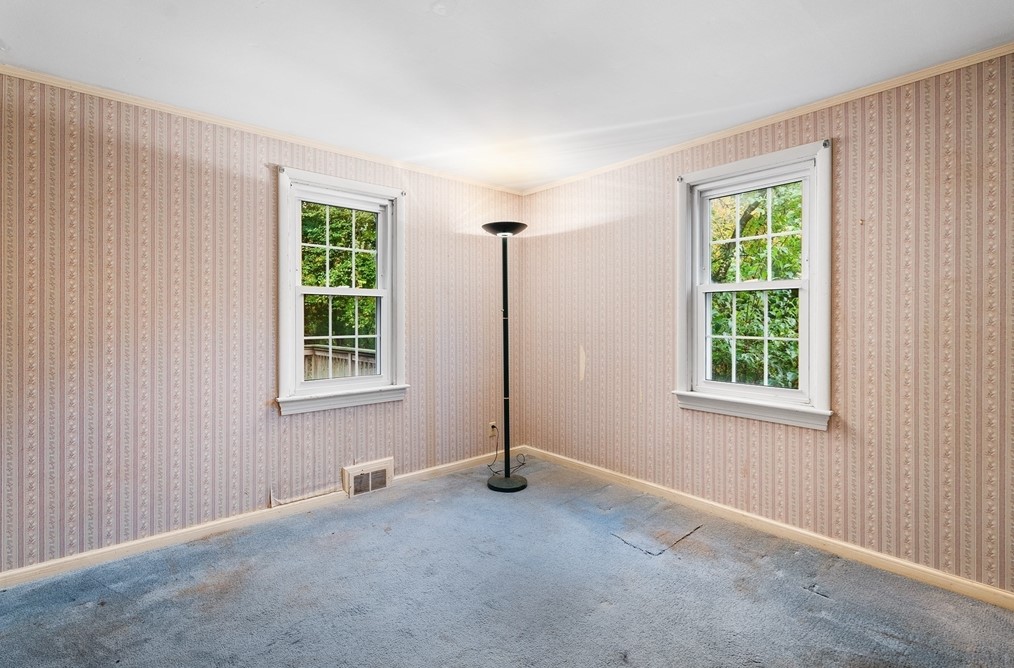 451 Pleasant St, Raynham MA 02767-1647 exterior