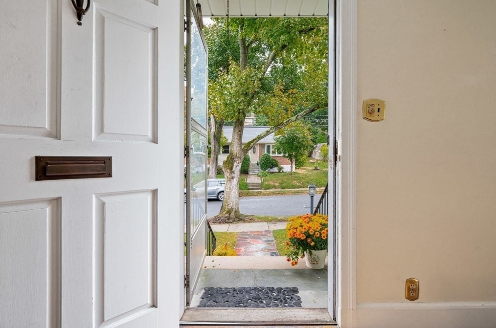 203 Renfrew St, Arlington MA 02476-7349 exterior