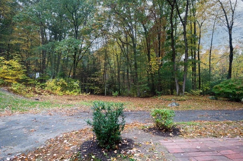 310 Douglas St, Uxbridge MA 01569-1111 exterior