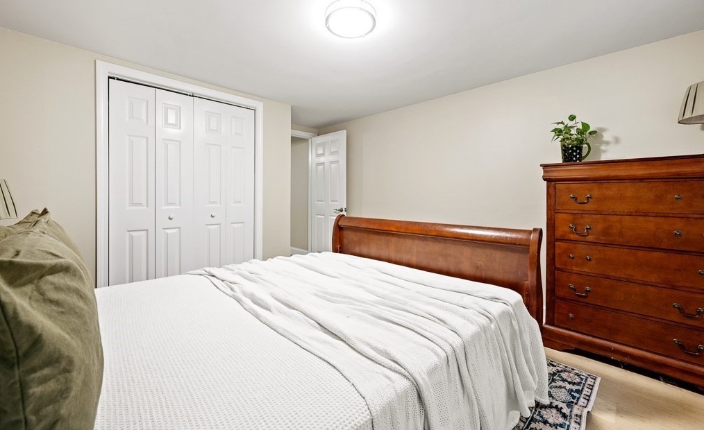 310 Douglas St, Uxbridge MA 01569-1111 exterior