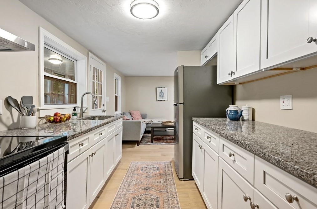 310 Douglas St, Uxbridge MA 01569-1111 exterior