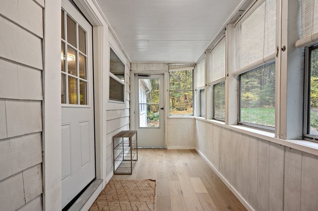 310 Douglas St, Uxbridge MA 01569-1111 exterior