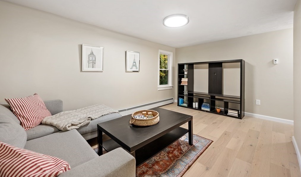 310 Douglas St, Uxbridge MA 01569-1111 exterior