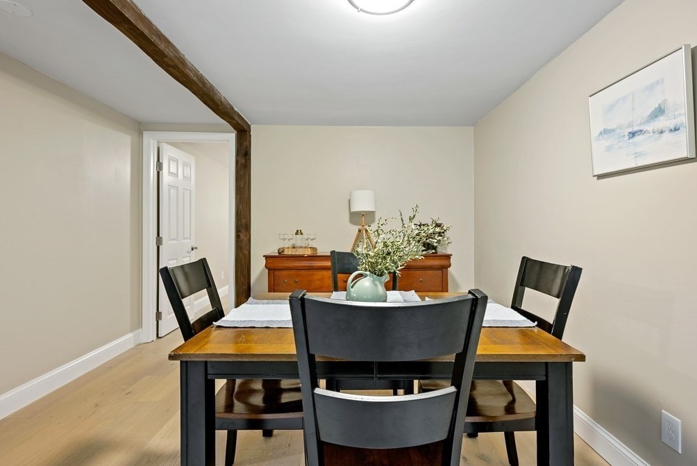 310 Douglas St, Uxbridge MA 01569-1111 exterior