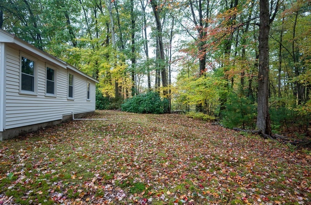 310 Douglas St, Uxbridge MA 01569-1111 exterior