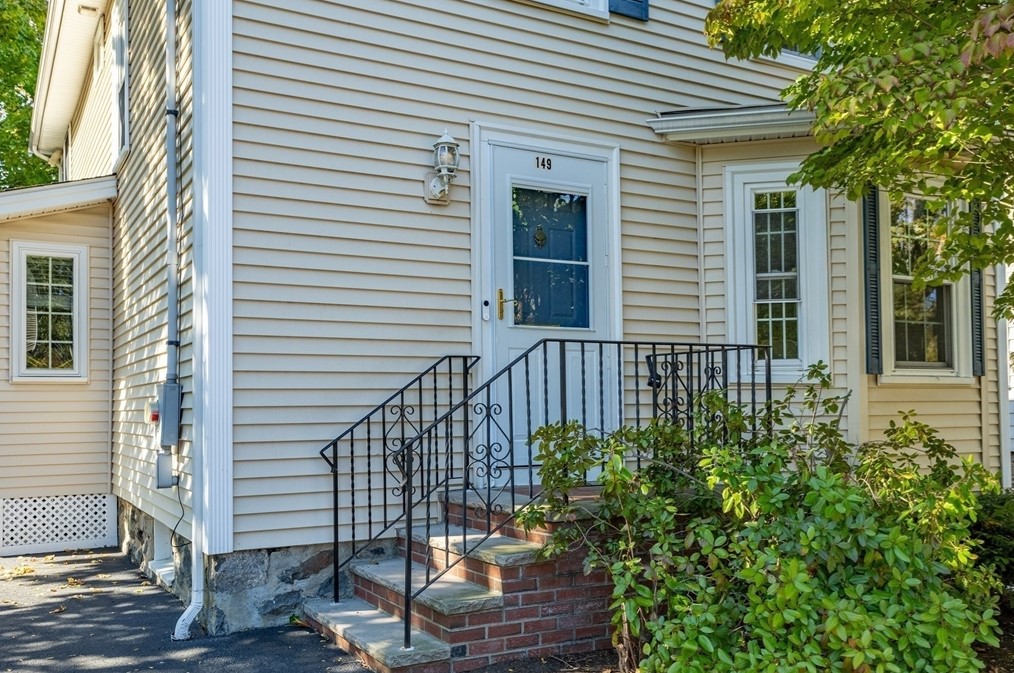 149 Rhinecliff St, Arlington MA 02476-7333 exterior