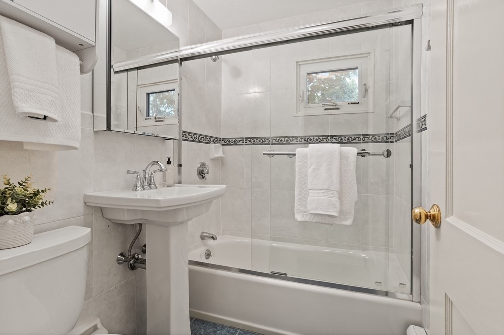 149 Rhinecliff St, Arlington MA 02476-7333 exterior