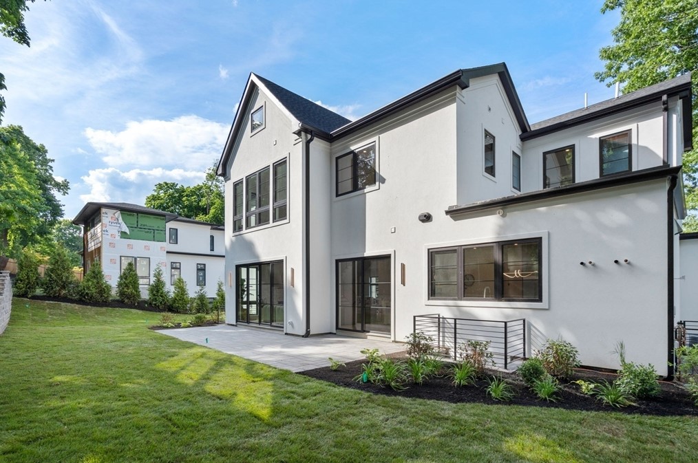 24 Newtonville Ave, Newton MA 02458-1828 exterior