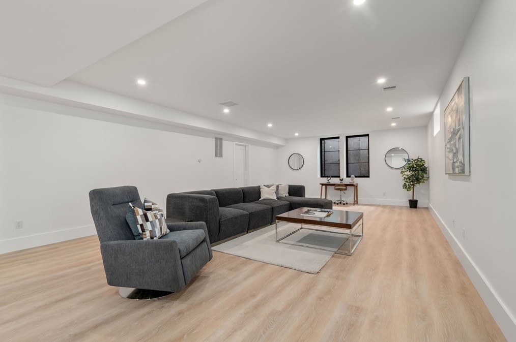 24 Newtonville Ave, Newton MA 02458-1828 exterior