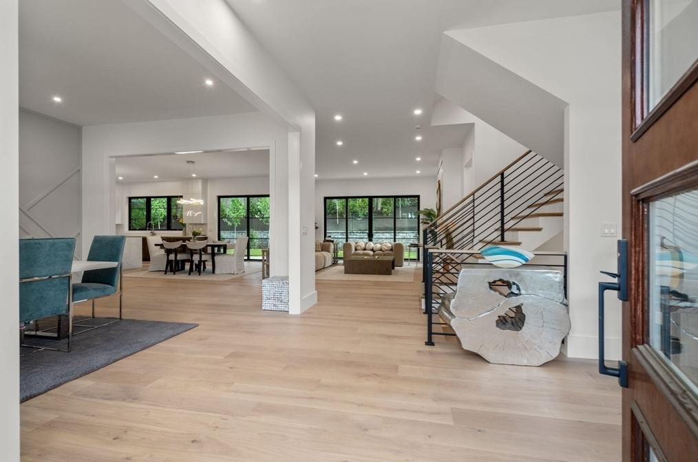 24 Newtonville Ave, Newton MA  02458-1939 exterior