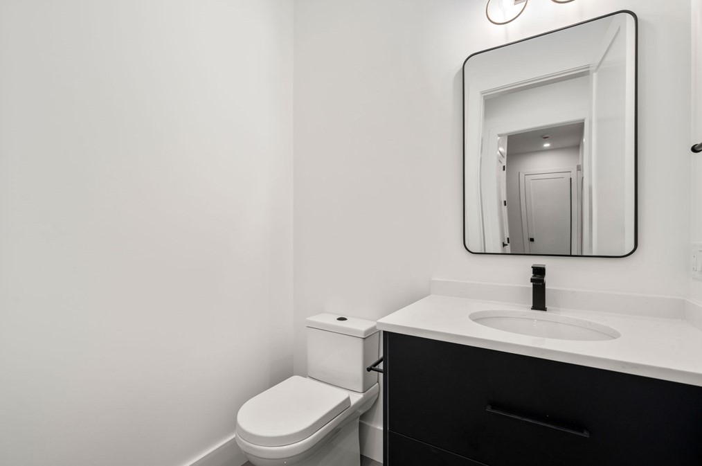 24 Newtonville Ave, Newton MA 02458-1828 exterior