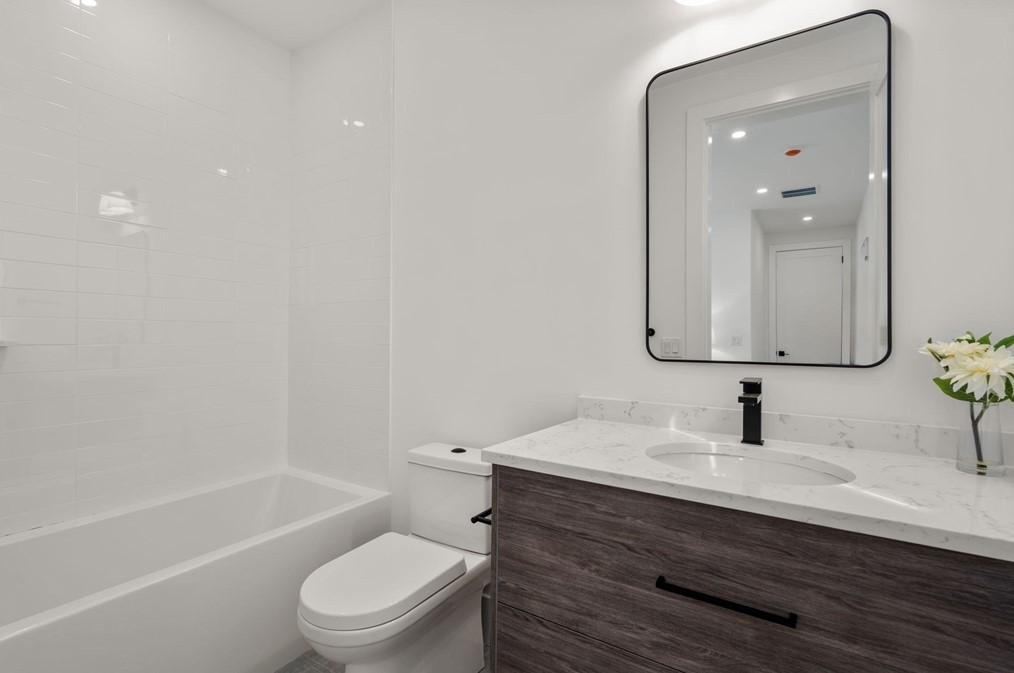 24 Newtonville Ave, Newton MA 02458-1828 exterior