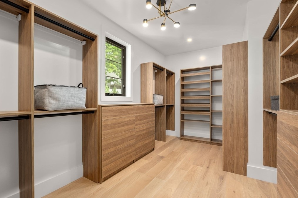 24 Newtonville Ave, Newton MA 02458-1828 exterior